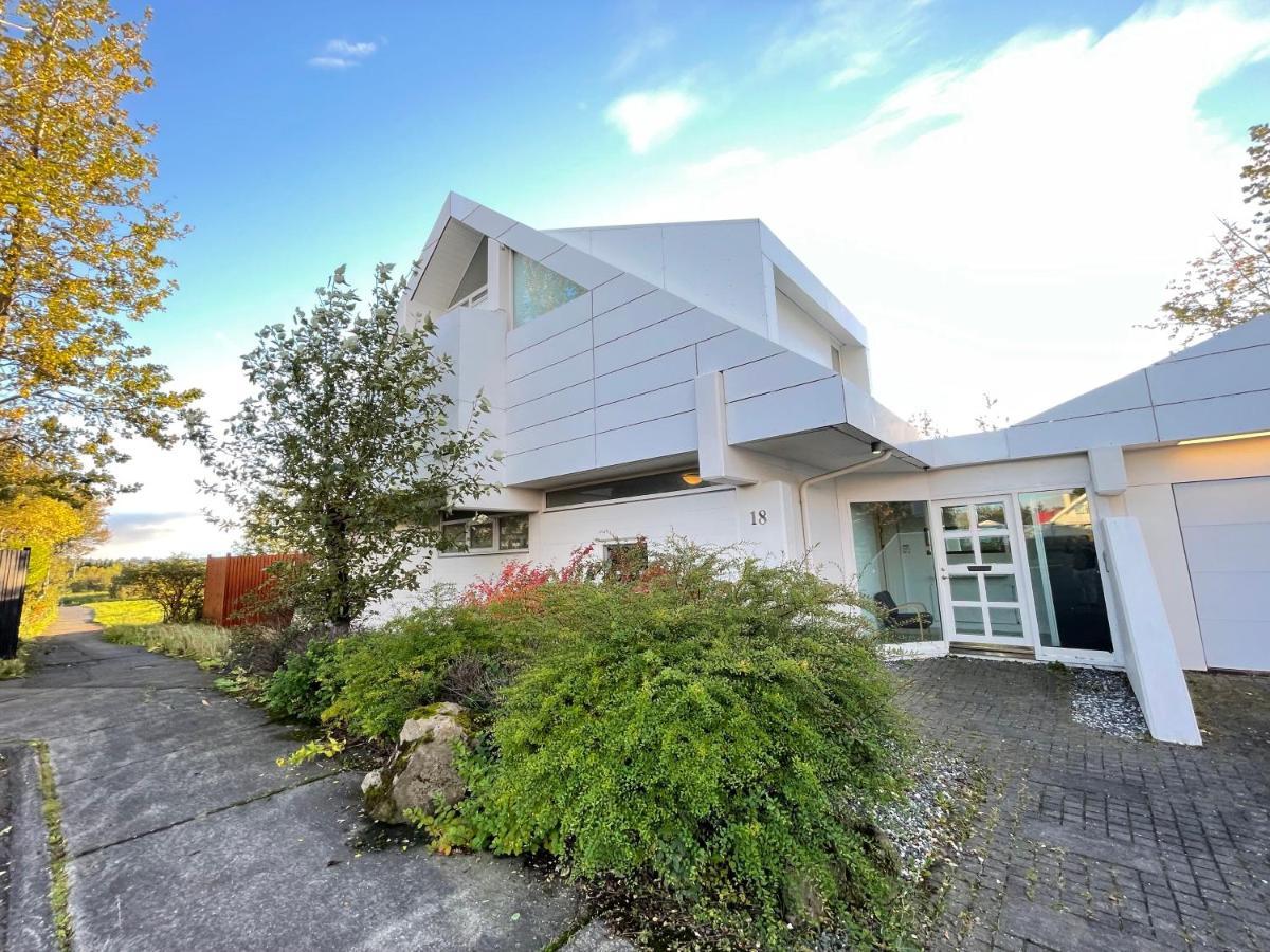 Big Villa Centrally Located In Reykjavík Eksteriør bilde